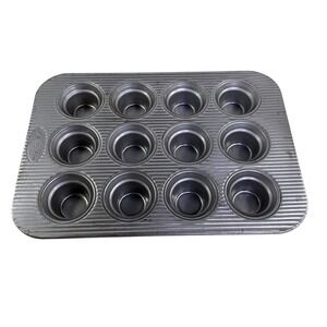 USA Pan Bakeware 12 Well Muffin Cupcake Pan Aluminized Steel Nonstick Silver
